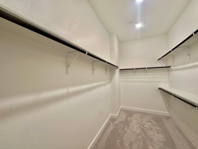 Building Photo - 4 Bed 3 Bath Austin Tx!!!! NEW MANAGEMENT