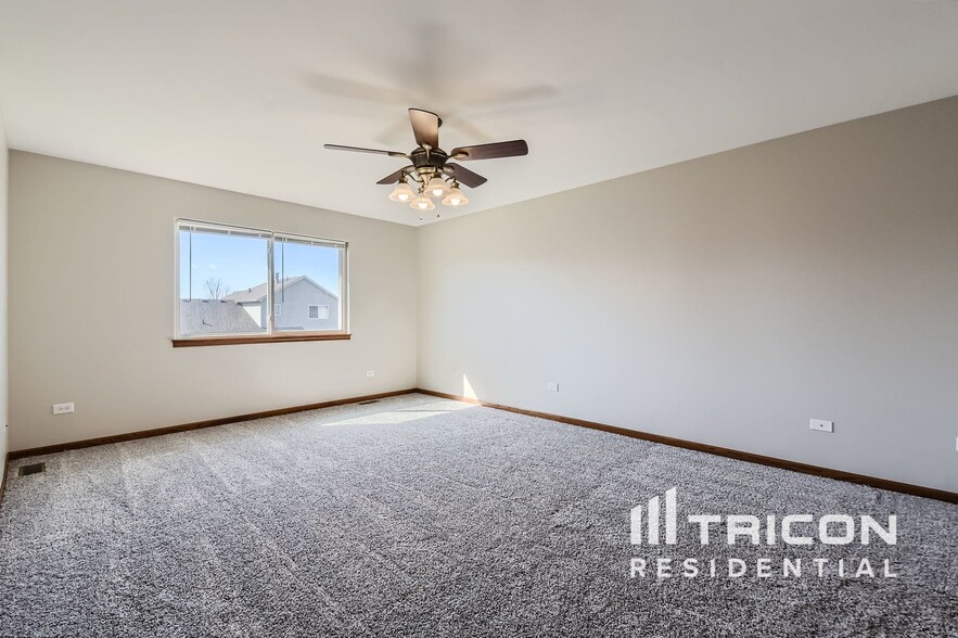 Building Photo - 3501 Stone Creek Dr