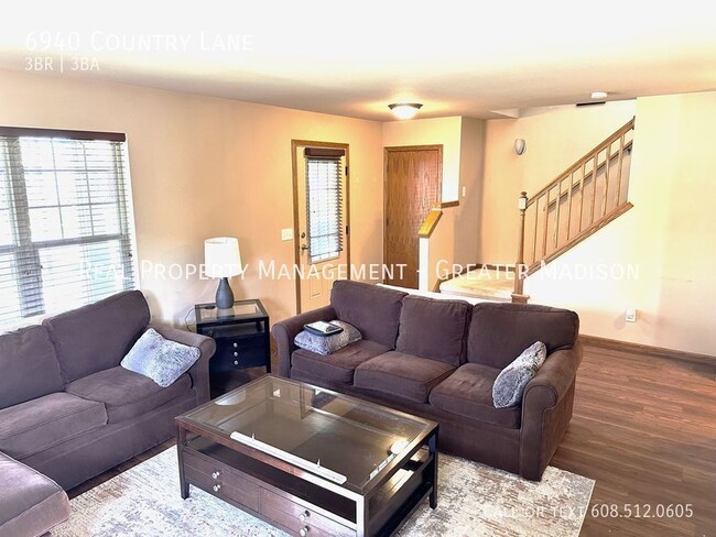 Building Photo - 6940 Country Ln