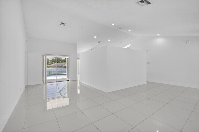 Building Photo - 488 NW 13th St