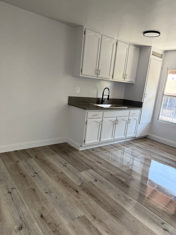 Building Photo - 1060 W 117th St