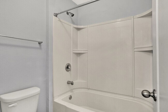 Building Photo - Beautiful 5/4 Home with Over 4k sqft, Fenced in Yard & 3 Car Garage! Pet friendly!