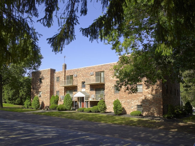 Building Photo - Spruce Court Apartments