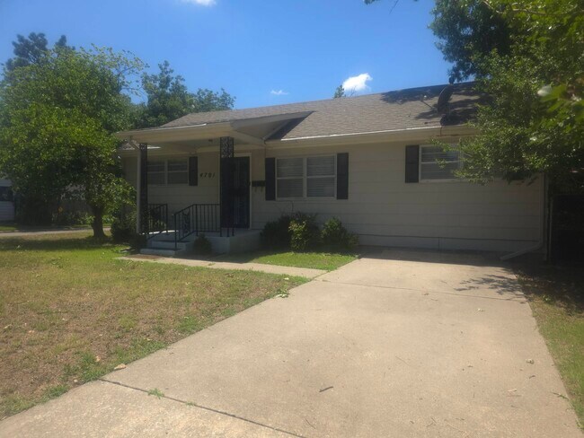 Building Photo - 4701 N Peniel Ave