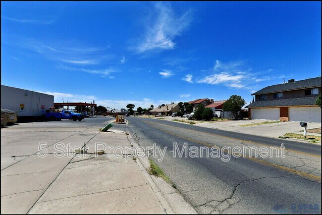 Building Photo - 1916 Lee Elder Dr