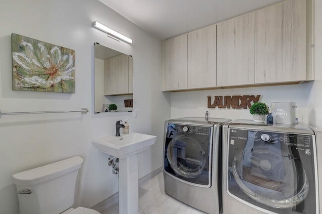 Building Photo - Available Modern Long Term Unfurnished hom...