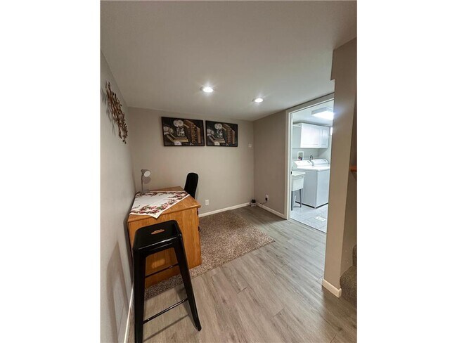 Building Photo - 629 E 67th St