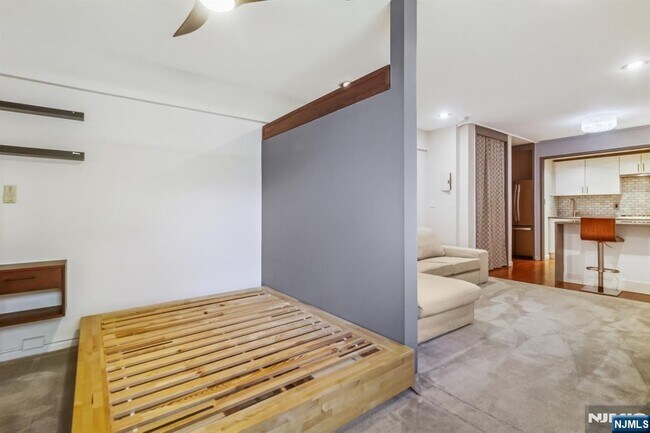 Building Photo - 3050 Edwin Ave