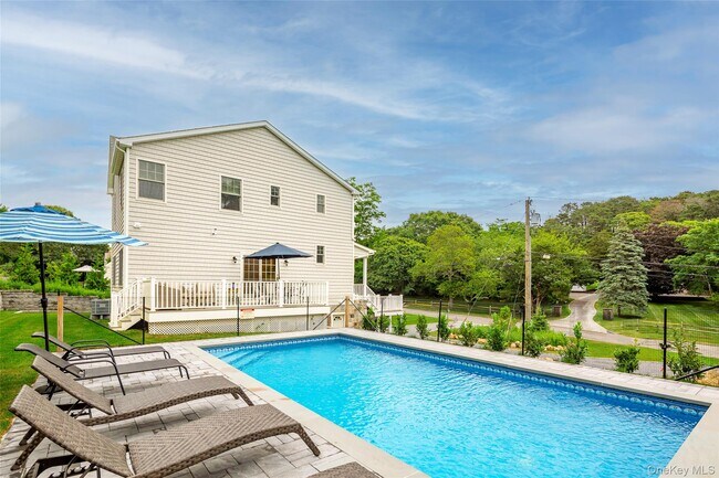 Building Photo - 15 S Beach Rd