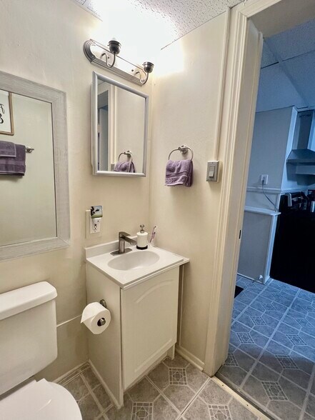 Building Photo - 2329 10th Ct S