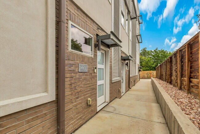 Primary Photo - 2720 Federal Blvd