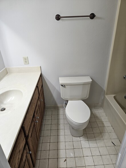 1st Floor bathroom - 334 Joshua Tree Dr
