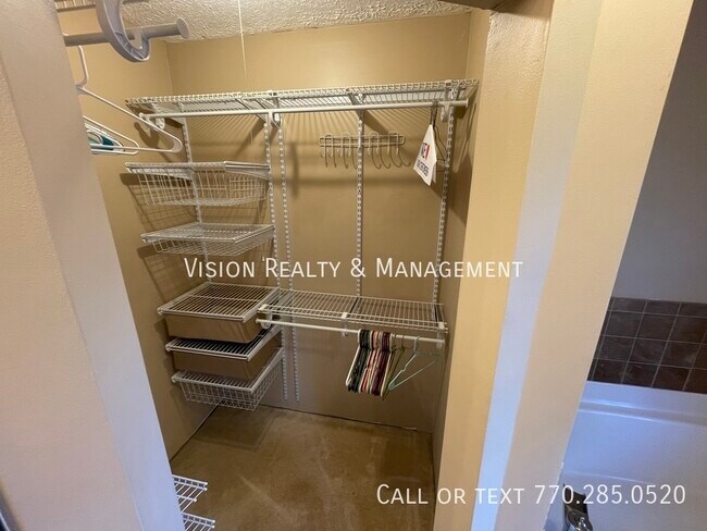 Building Photo - 117 Bascomb Dr