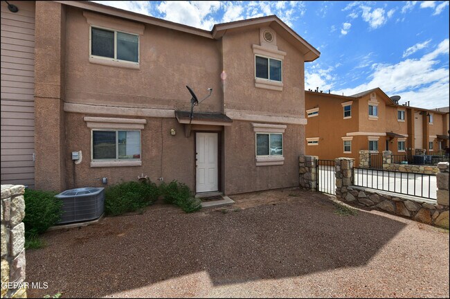 Building Photo - 3404 Blue Earth Ln