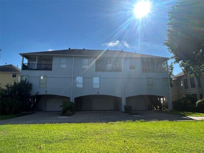 Building Photo - 807 Kipp Ave