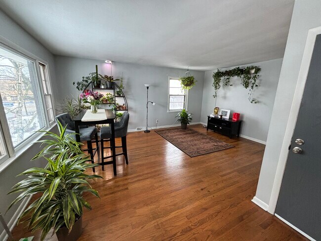 Building Photo - 1812 Northwestern Ave