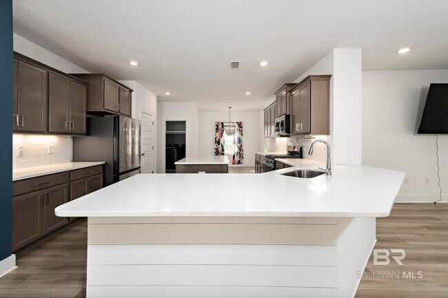 Building Photo - 231 Bronze St