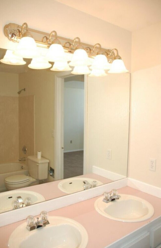 Building Photo - 2533 193rd Pl SW