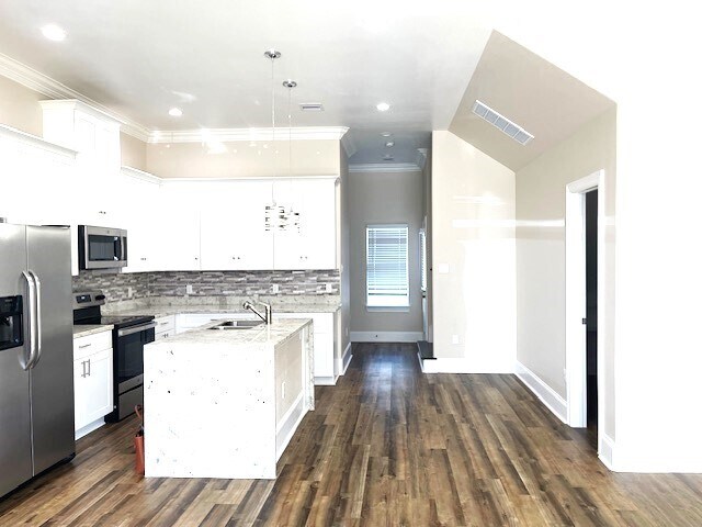 Building Photo - 9310 Coffee St
