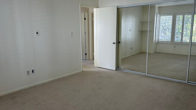 Building Photo - 928 Intrepid Ct