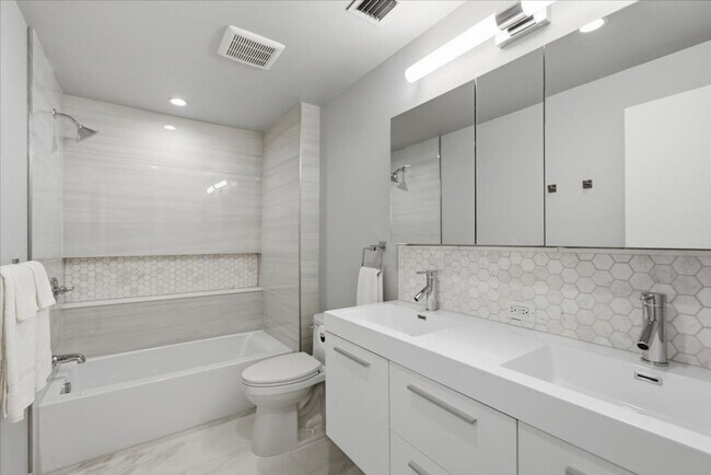 Building Photo - 3Bd/2Ba Bellevue Home