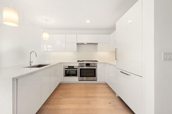Building Photo - 9 Ave At Port Imperial