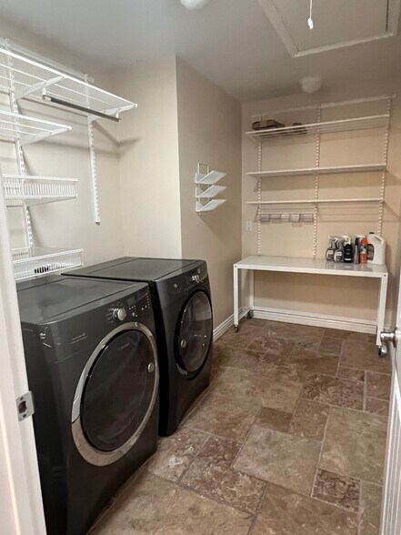 Building Photo - 4228 Calavo Dr