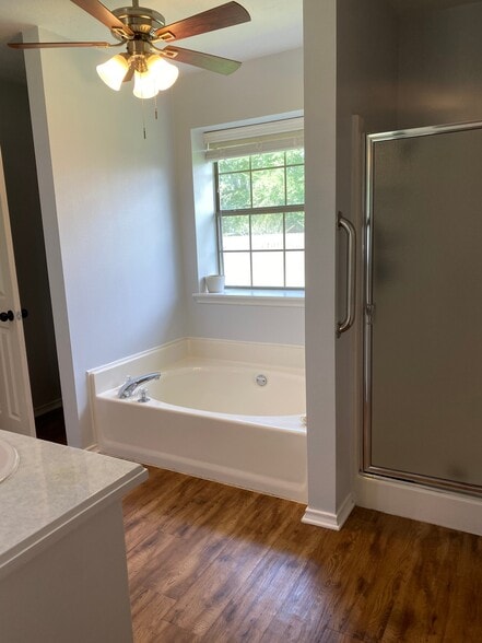 Building Photo - 5606 Cliffwood Dr