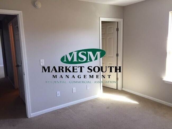 Building Photo - LAKESHORE SUBDIVISION - PORT WENTWORTH