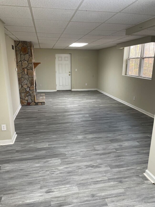 Building Photo - 5509 Skylark Rd