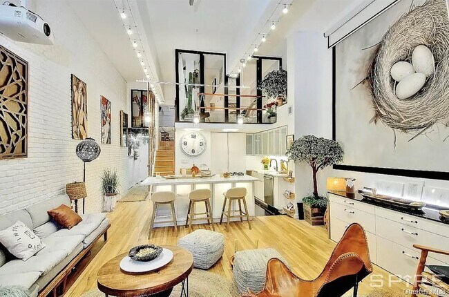 Building Photo - 130 Barrow St