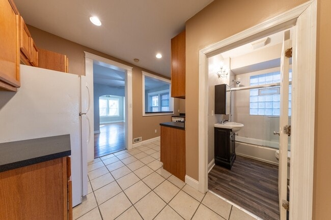 Building Photo - 2009 Maury Ave