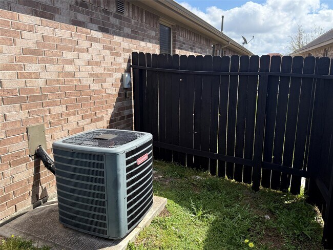 Building Photo - 3727 Goldleaf Trail Dr