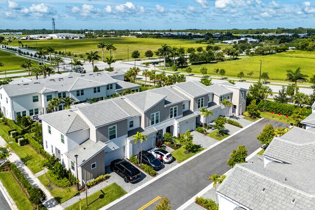 Building Photo - 16474 Helix Ct