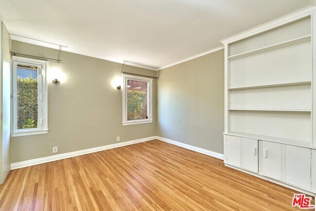 Building Photo - 429 S Orange Dr