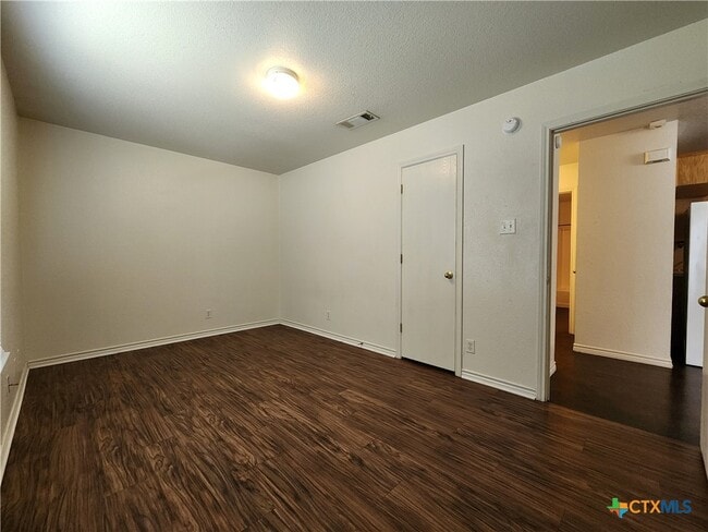 Building Photo - 3204 Toledo Dr