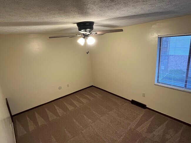 Spare bedroom - 3197 Cedar Grove Pl S