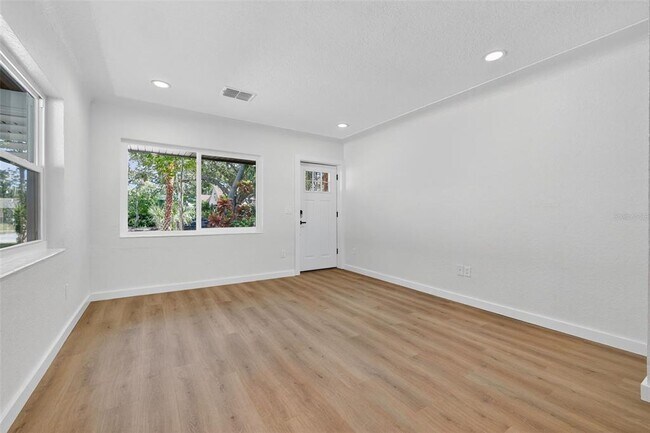 Building Photo - 2710 Boca Ciega Dr N