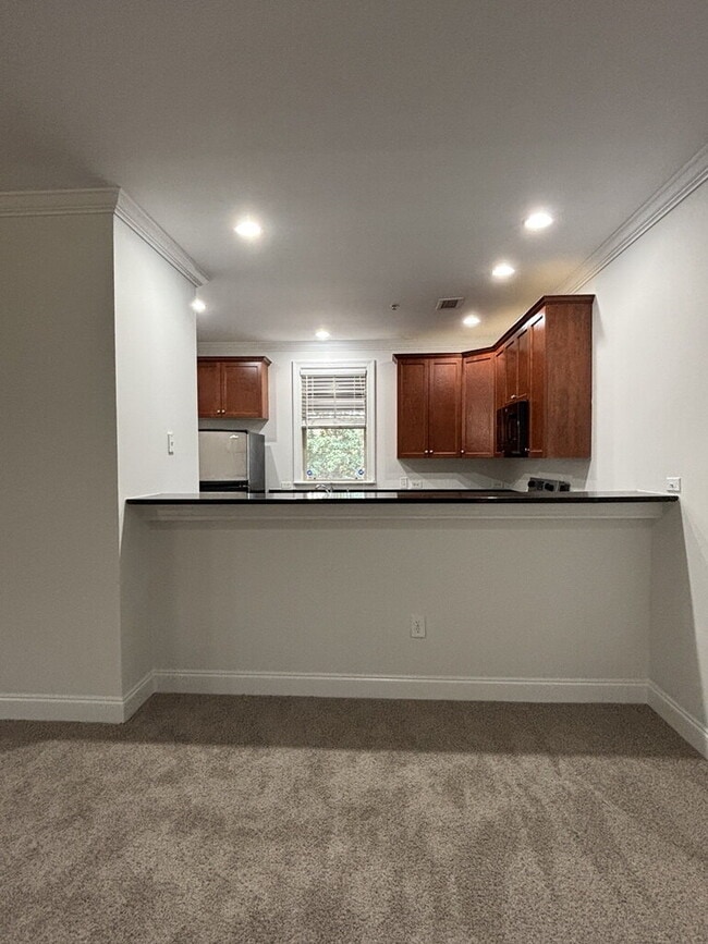 Building Photo - 5565 Colonial Chatsworth Cir