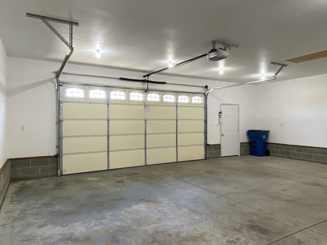 Building Photo - Solar Bonus in Dallesport, WA