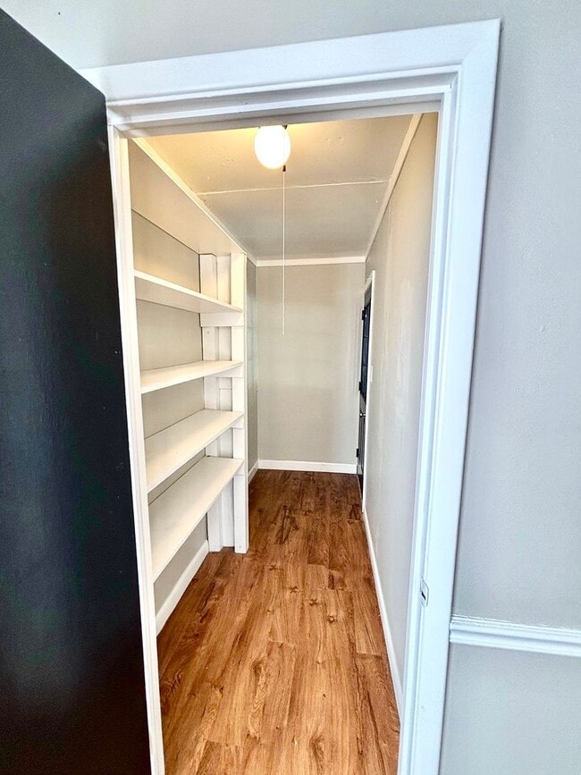 Building Photo - 904 Freeman! Move In Ready!