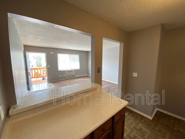 Building Photo - 561 N Somerset Terrace
