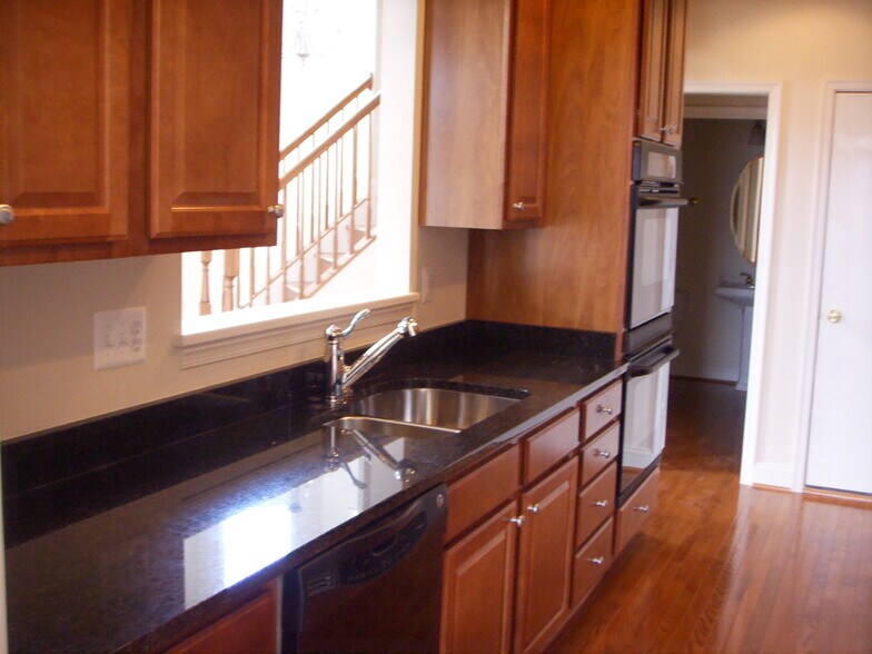 Building Photo - 3017 Sanctuary Ln