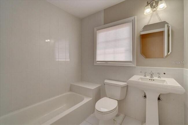 Building Photo - 809 Brightwaters Blvd NE