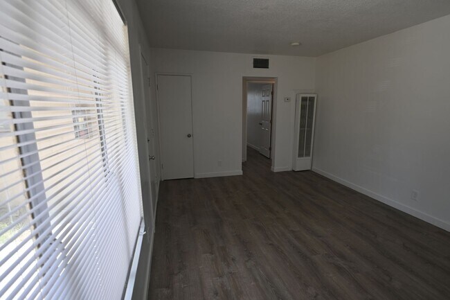 Building Photo - 378 N 13th St