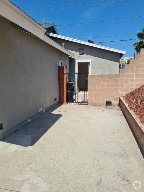 Building Photo - 1028 Farel Ave