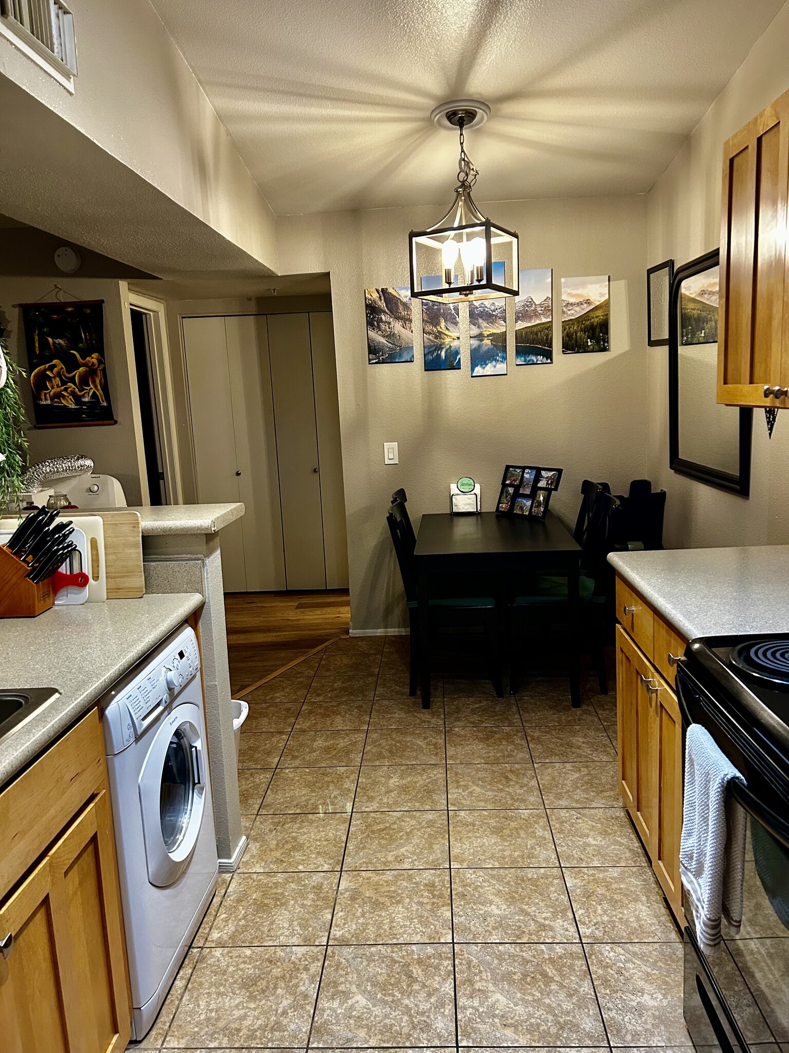 Building Photo - 1385 W University Ave