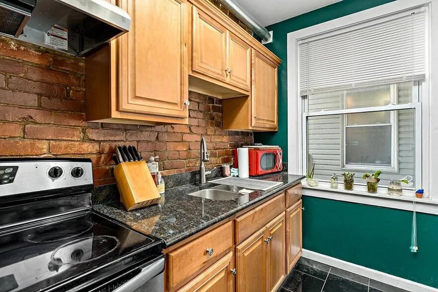 Kitchen - 250 36th St
