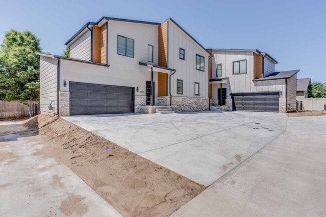 Building Photo - 8441 W 37th Ct N