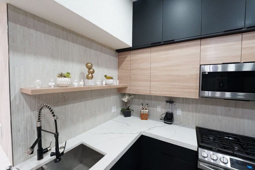 Building Photo - 2609 Center Ave